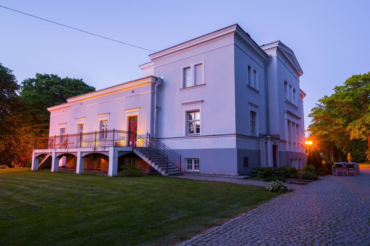 Отель Saka Manor Сака-25