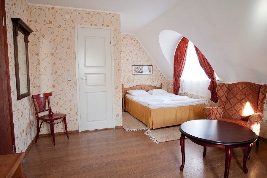 Отель Saka Manor Сака