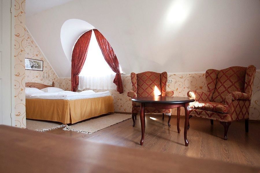 Отель Saka Manor Сака