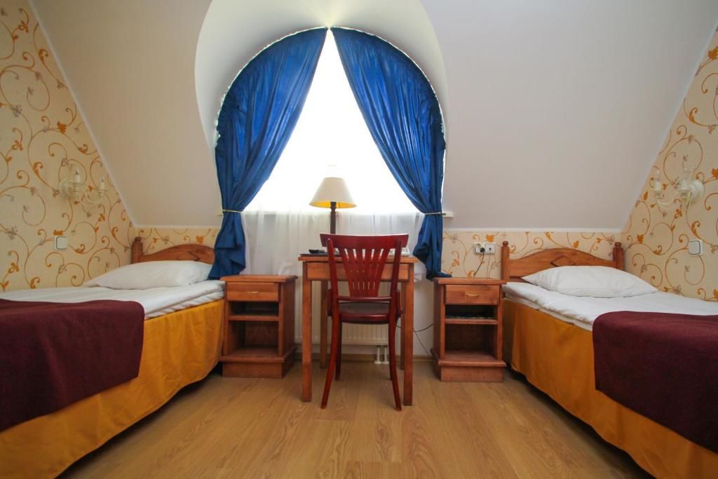 Отель Saka Manor Сака
