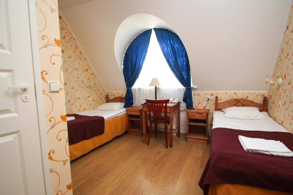 Отель Saka Manor Сака