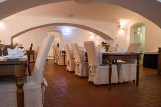 Отель Saka Manor Сака-4